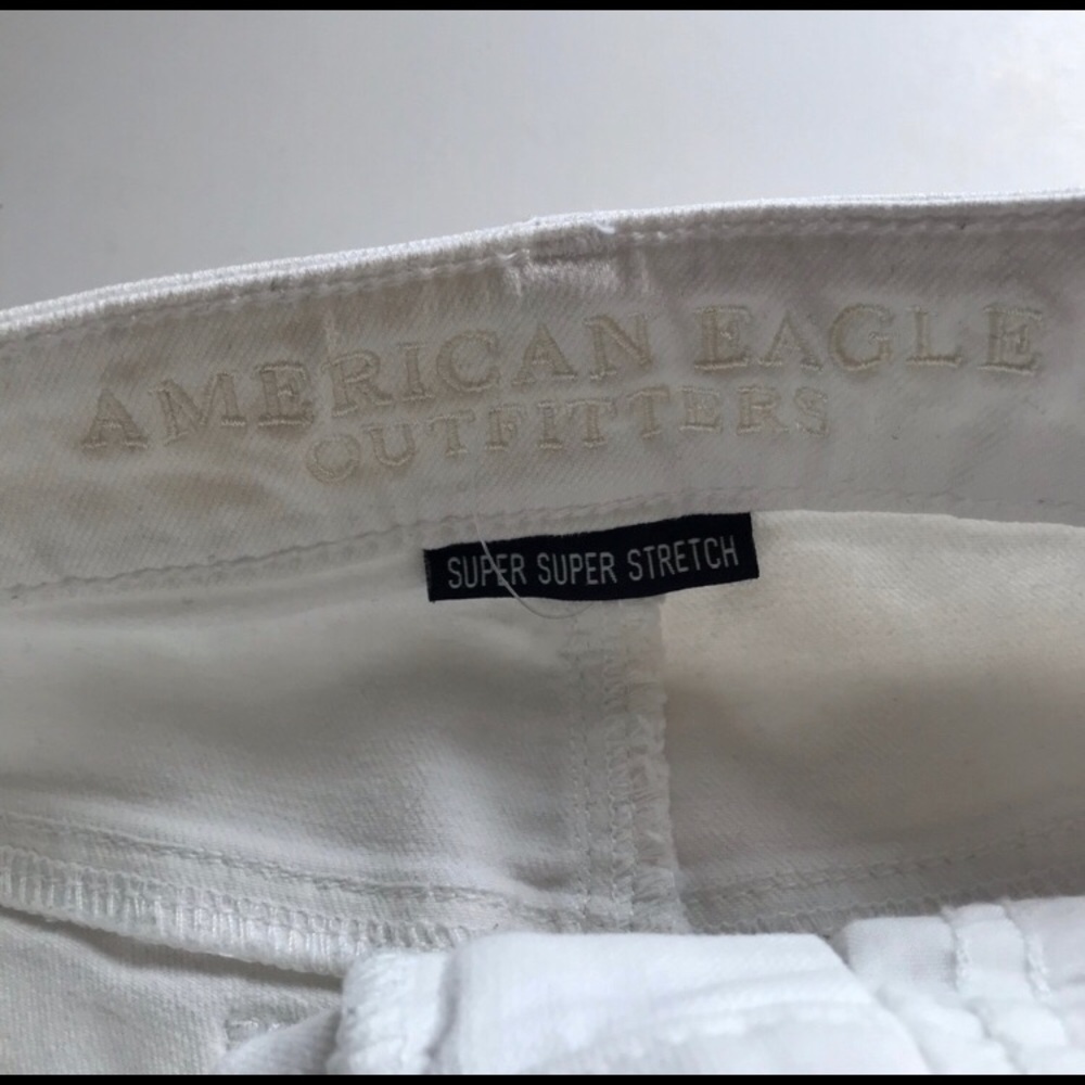 American Eagle Outfitter Distressed White Shorts - Picture 3 of 4